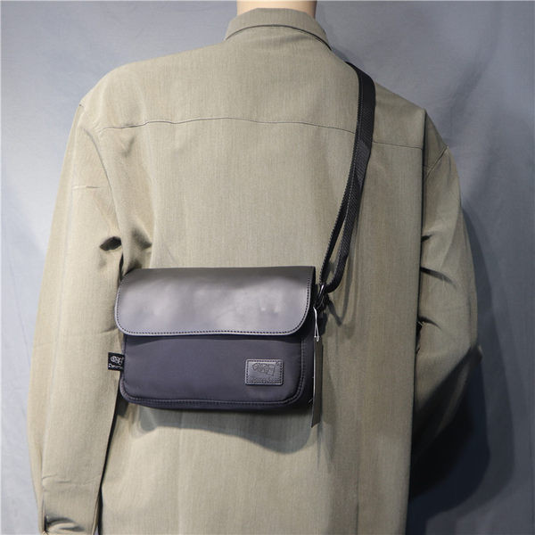 Jauna modeļa vīriešu plecu soma melnā un zilā krāsā