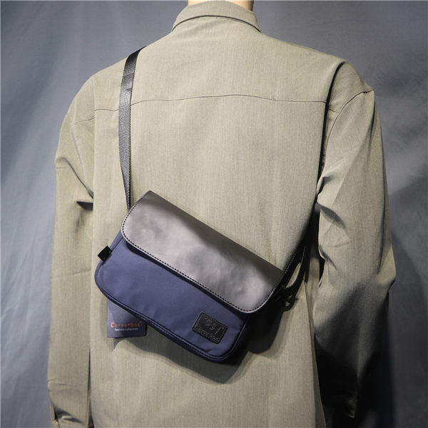 Jauna modeļa vīriešu plecu soma melnā un zilā krāsā