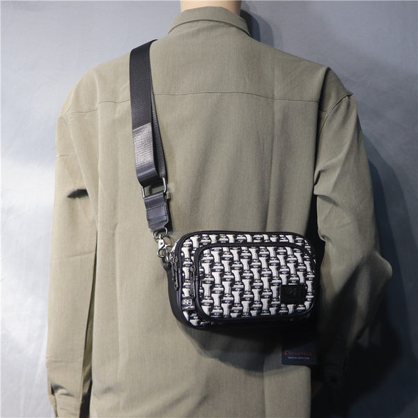 Ikdienas vīriešu soma ar priekšējo plecu kabatu