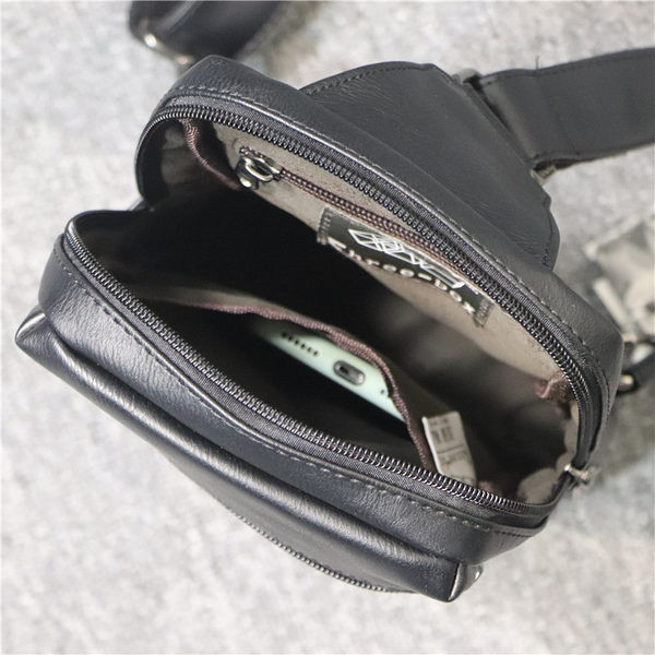 Eko bőrből készült alkalmi férfi táska, cipzárral