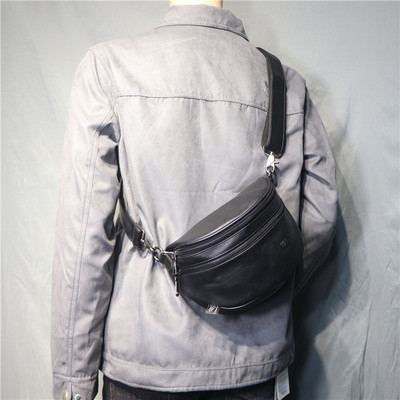 Moderna vīriešu soma ar vairākiem nodalījumiem