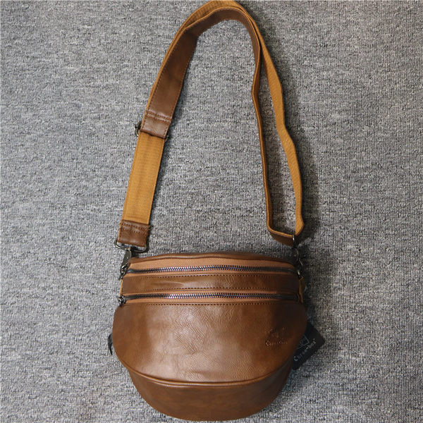 Moderna vīriešu soma ar vairākiem nodalījumiem