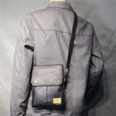 Alkalmi férfi műbőr táska emblémával