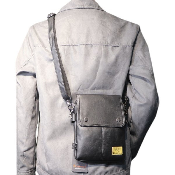 Alkalmi férfi műbőr táska emblémával