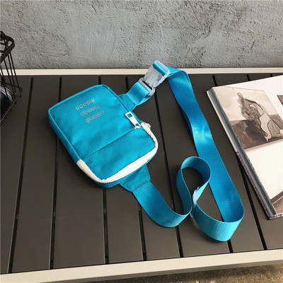 Väike tekstiilist õlakott, millel on kiri meestele