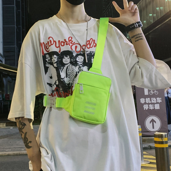 Väike tekstiilist õlakott, millel on kiri meestele