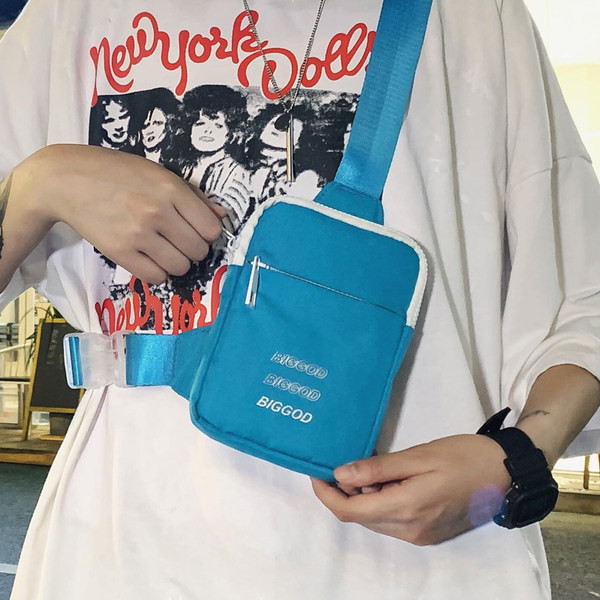 Väike tekstiilist õlakott, millel on kiri meestele