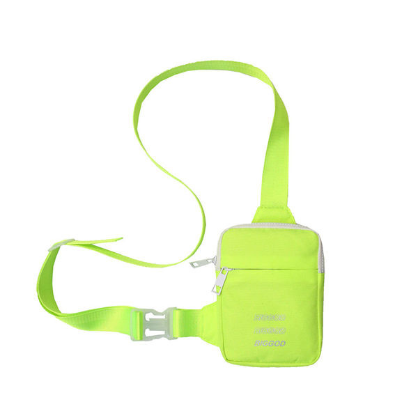 Väike tekstiilist õlakott, millel on kiri meestele