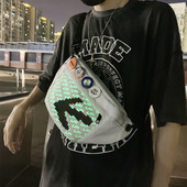 Férfi táska cipzárral a vállán