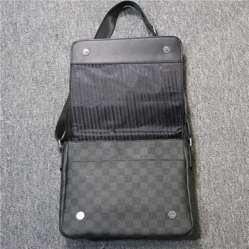 Ежедневна карирана чанта за рамо в черен цвят