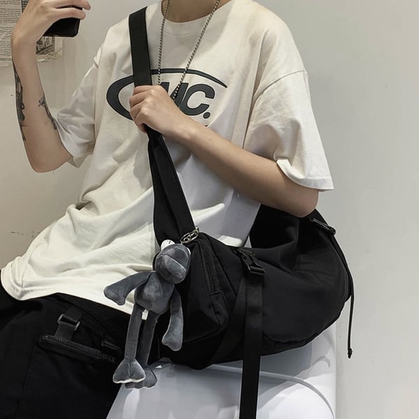 Plastkinnitustega õlakott