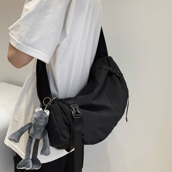 Plastkinnitustega õlakott