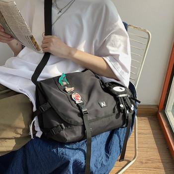 Голяма текстилна чанта през рамо с пластмасови закопчалки