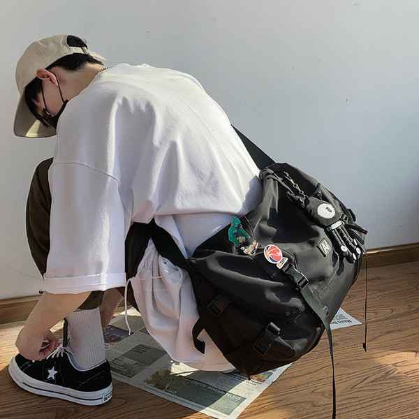 Suur tekstiilist õlakott plastikkinnitustega