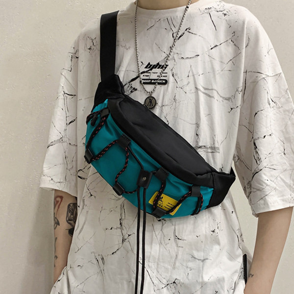 Igapäevane kott lipsude ja embleemiga