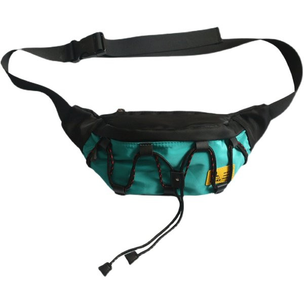 Igapäevane kott lipsude ja embleemiga