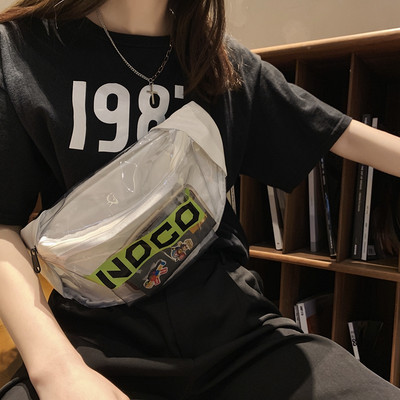 Caurspīdīga vīriešu soma ar rāvējslēdzēju un uzrakstu