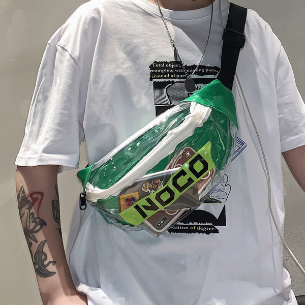 Caurspīdīga vīriešu soma ar rāvējslēdzēju un uzrakstu