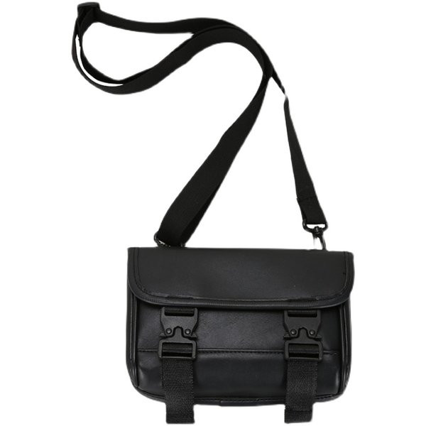 Mindennapi kis táska csatokkal