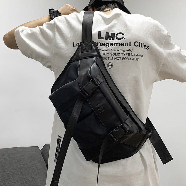 Suur plastikkinnitustega tekstiilist kott