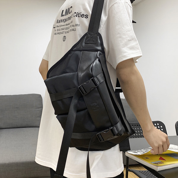 Suur plastikkinnitustega tekstiilist kott