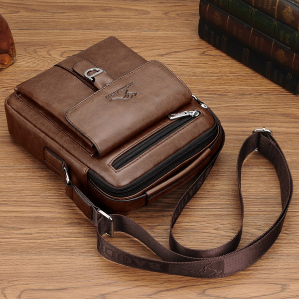 Vīriešu soma no eko ādas un metāla elementa