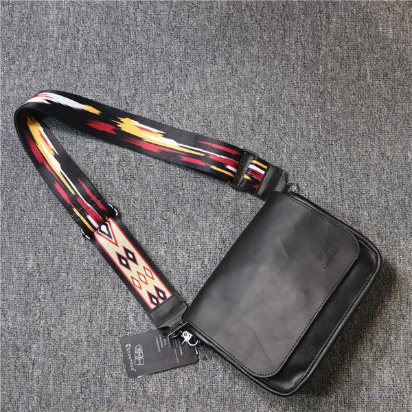 Jauna modeļa vīriešu plecu soma no eko ādas - melnā krāsā