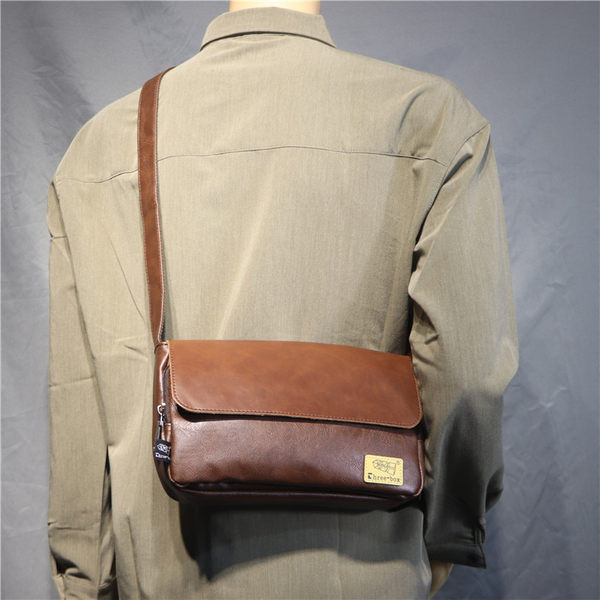 Ikdienas vīriešu ādas soma melnā krāsā ar plecu rokturi