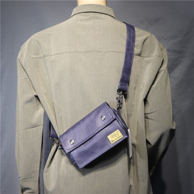 Uue mudeli kunstnahast embleemiga meestekott