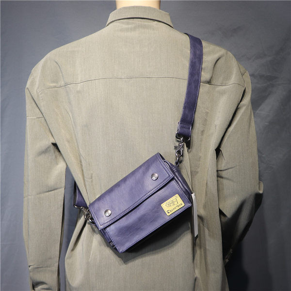 Uue mudeli kunstnahast embleemiga meestekott