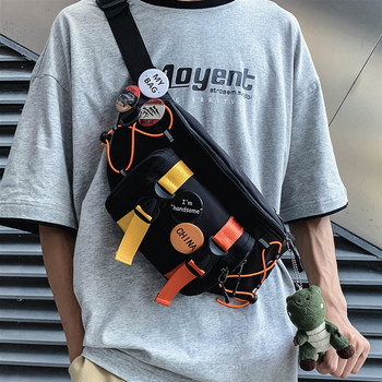 Мъжка спортна чанта със значки и пластмасово закопчаване 