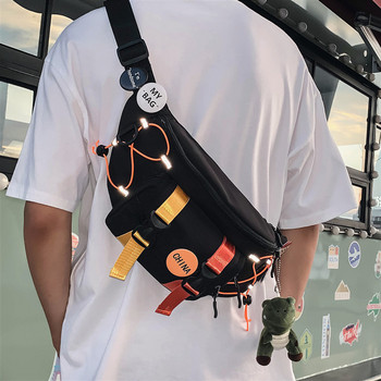 Мъжка спортна чанта със значки и пластмасово закопчаване 