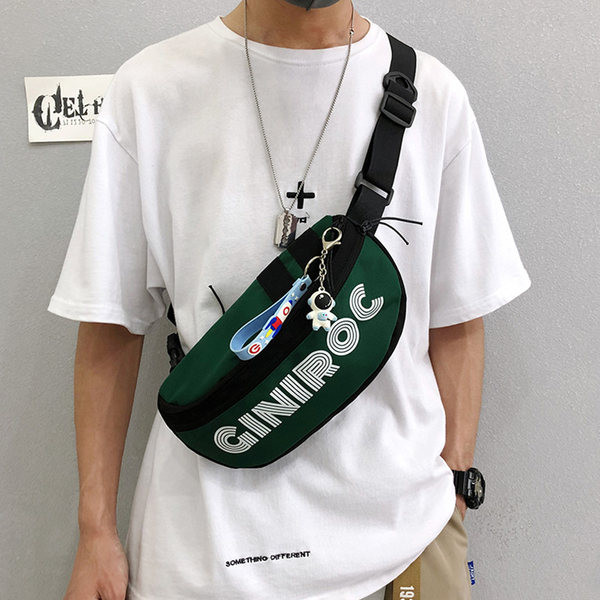 Vīriešu panks ar uzrakstu un regulējamu rokturi