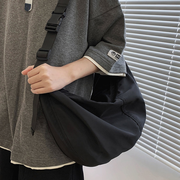 Nagyméretű textil válltáska