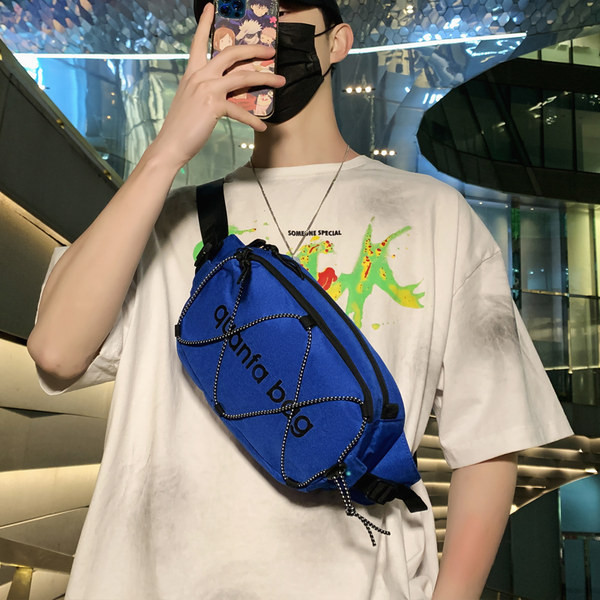 Ikdienas soma ar uzrakstiem un saitēm