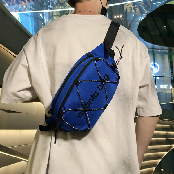 Ikdienas soma ar uzrakstiem un saitēm