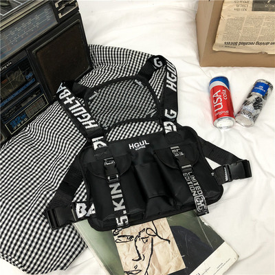 Férfi táska zsebekkel és csatokkal