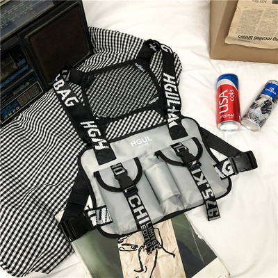 Férfi táska zsebekkel és csatokkal