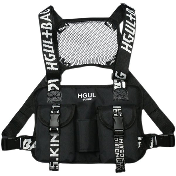 Férfi táska zsebekkel és csatokkal