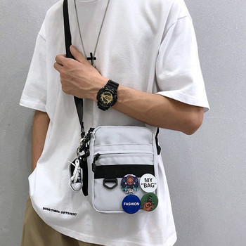 Мъжка чанта с дълга дръжка и значки