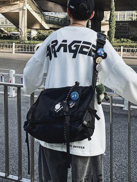 Liela tekstila soma ar plastmasas aizdari - vīriešiem