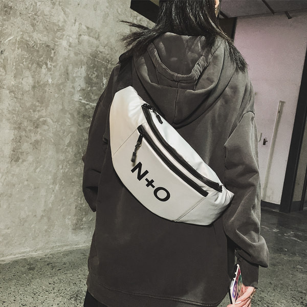 Ikdienas vīriešu soma ar uzrakstu un rāvējslēdzēju divās krāsās