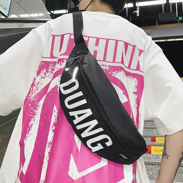 Vīriešu ikdienas soma ar rāvējslēdzēju un uzrakstu