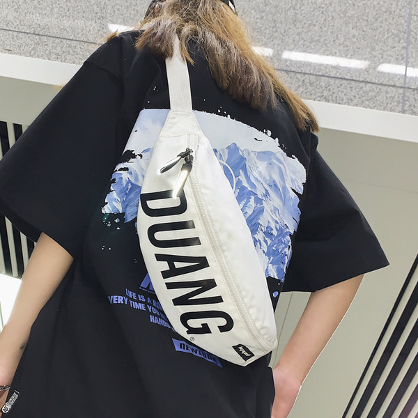 Vīriešu ikdienas soma ar rāvējslēdzēju un uzrakstu