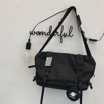 Plastkinnitustega õlakott meestele