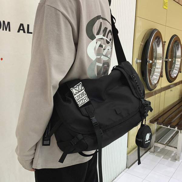 Plastkinnitustega õlakott meestele