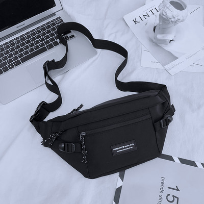 Meeste igapäevane tekstiilist kott esitaskuga