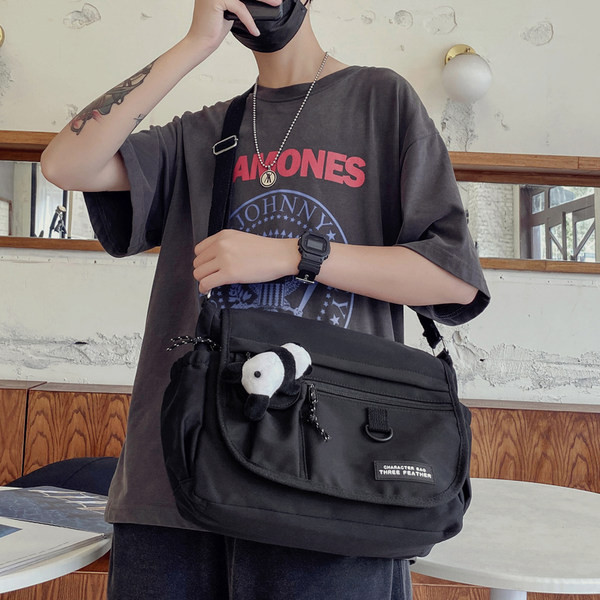 Nagyméretű textil válltáska férfiaknak