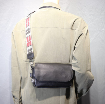 Нов модел мъжка чанта от еко кожа с регулируема дръжка за рамо