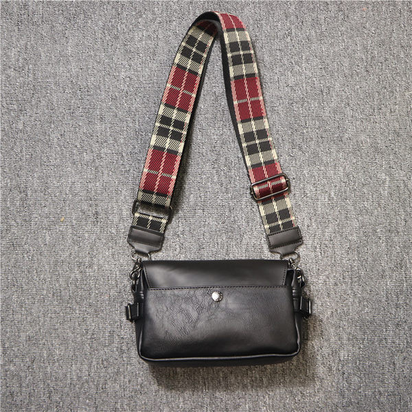 Jauna modeļa vīriešu soma no eko ādas ar regulējamu plecu rokturi